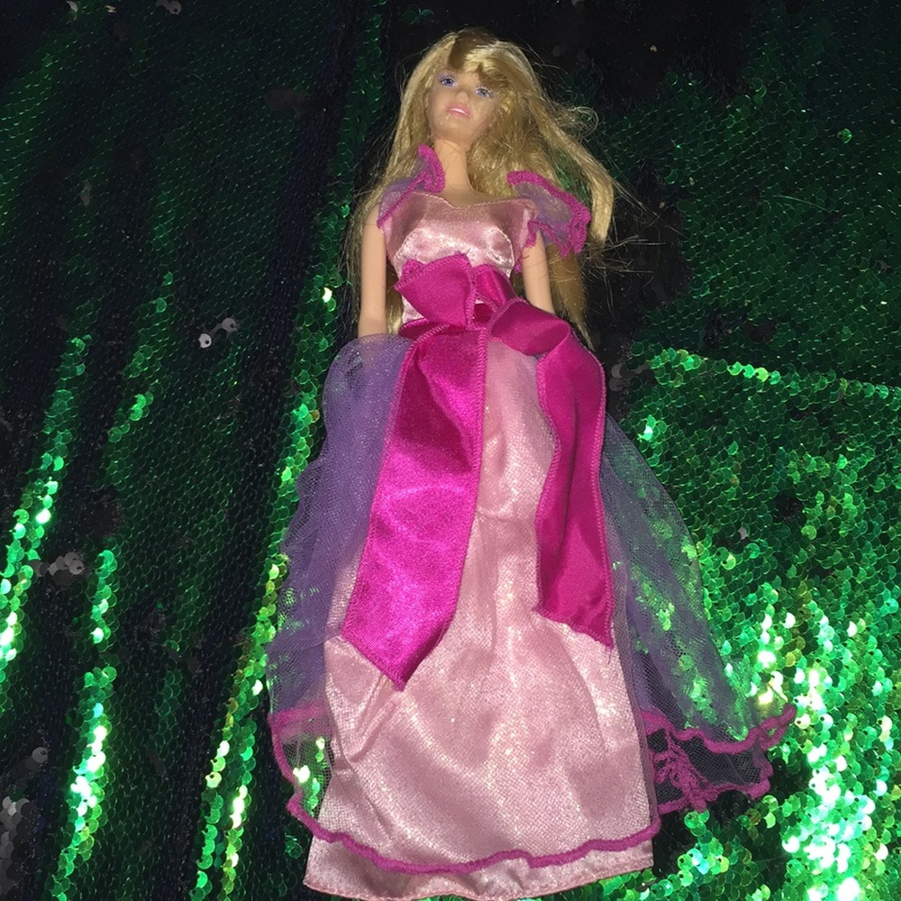 Used Barbie. Bundle only